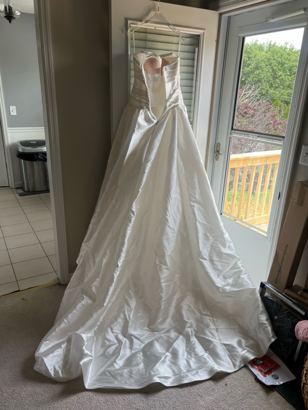 Watters Leighton Wedding Gown Size 6 - Picture 9 of 13